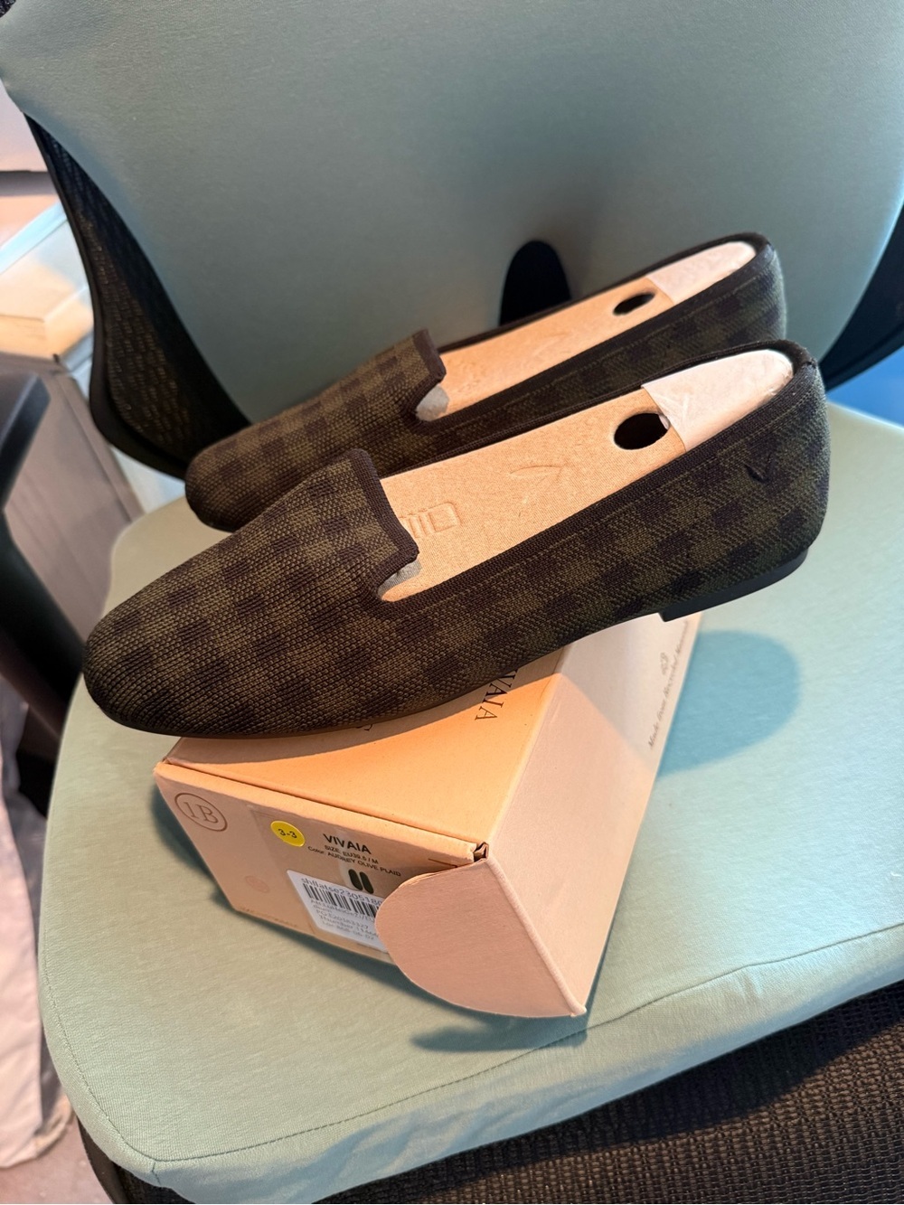 Vivaia Audrey Olive Plaid Flats 39.5 Euro 8.5 US New